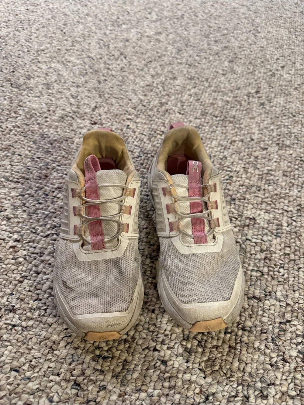ON Cloud girls slip on sz 2.5
